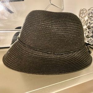Sleek Woman’s Vince Camuto Hat